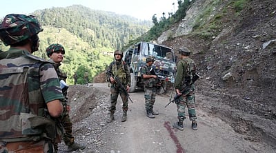 ஜம்மு-காஷ்மீரில் பயங்கரவாதிகள் ஊடுருவலா? தேடுதல் வேட்டையில் ராணுவம்!